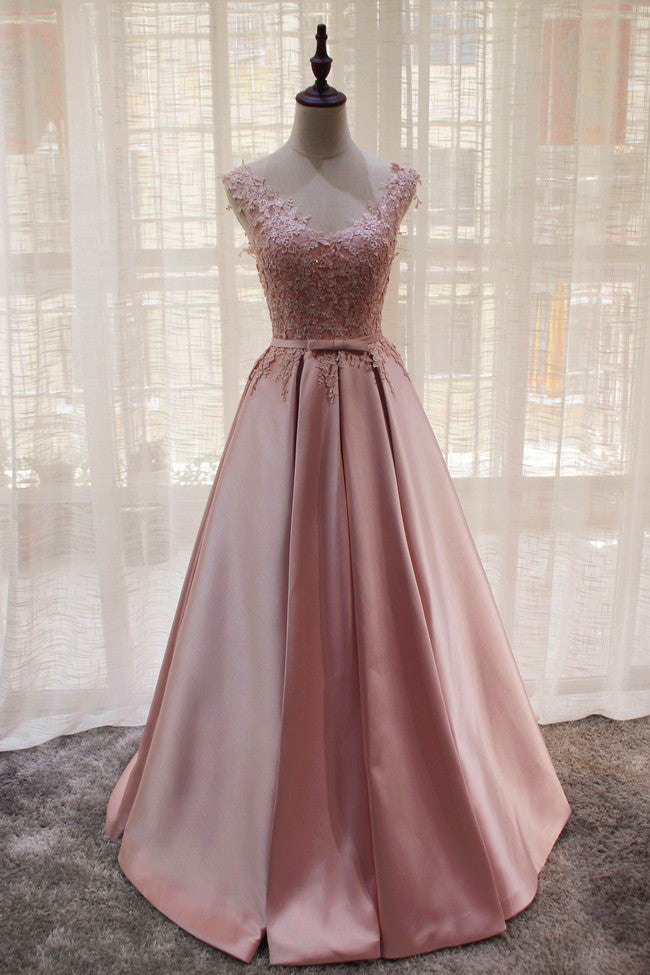 Encantador vestido formal largo de satén rosa 
