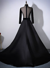 Vestido formal de terciopelo negro y satén con mangas largas y espalda transparente 