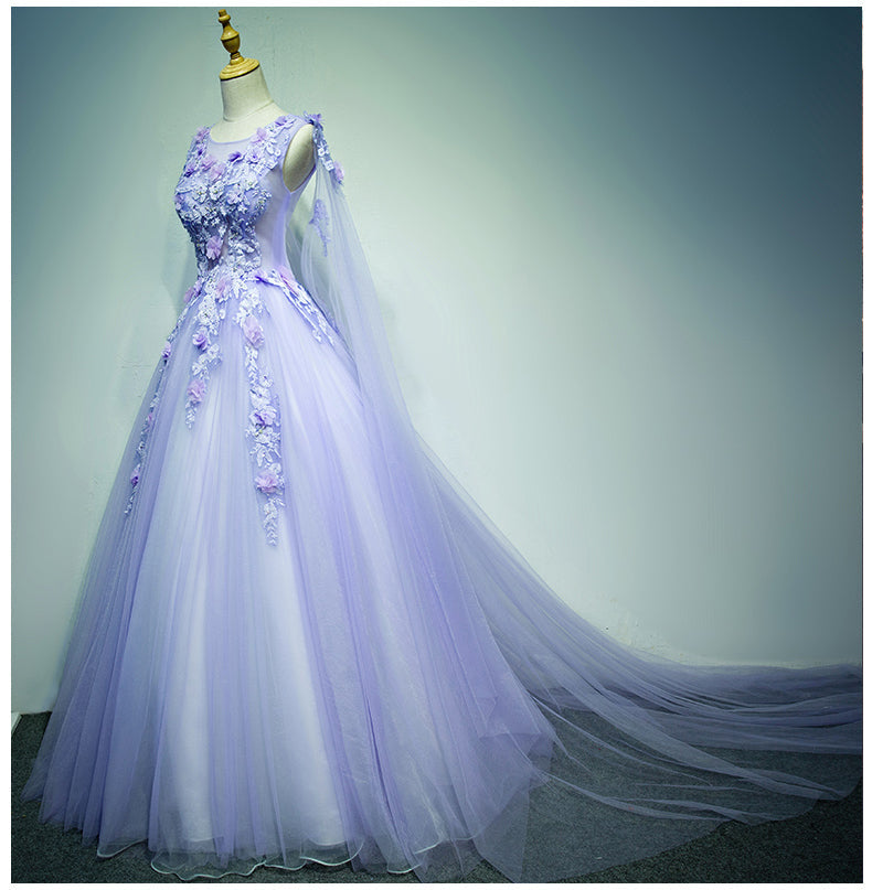 Vestido de quinceañera de tul morado claro con encaje 