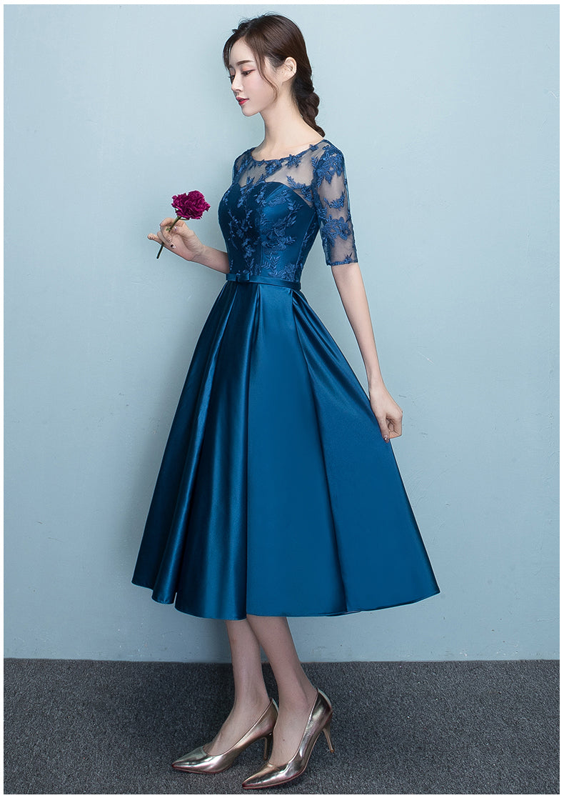 Precioso vestido de fiesta de satén y encaje de manga corta azul 