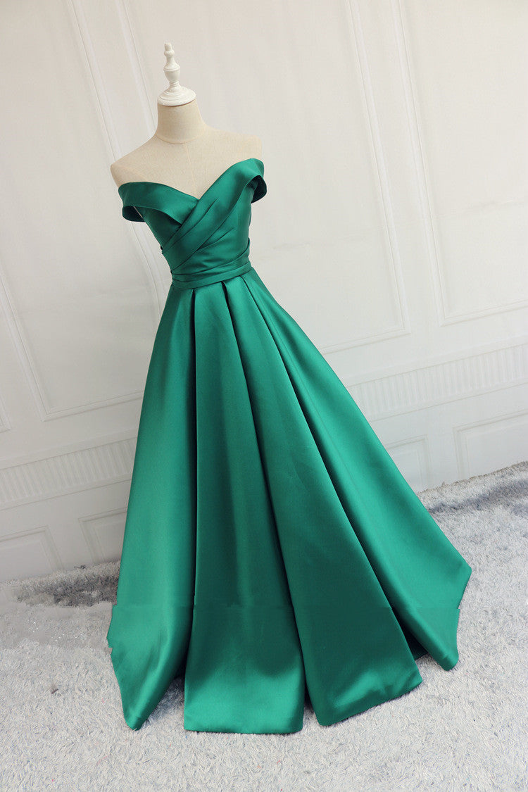Vestido de noche largo de moda con hombros descubiertos en color verde 