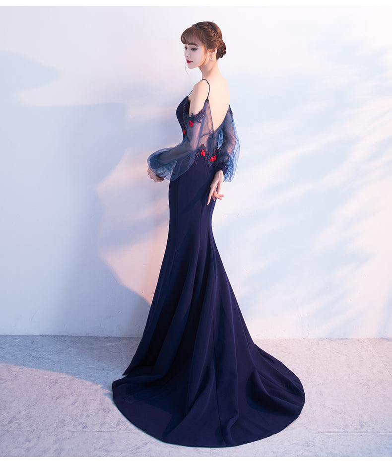 Vestido de noche azul marino de corte sirena con espalda en V y mangas abullonadas 
