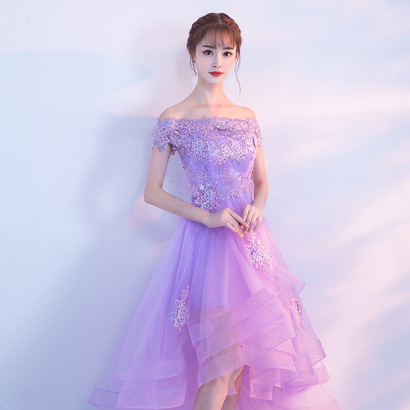 Vestidos de fiesta morados con apliques de encaje y hombros descubiertos 