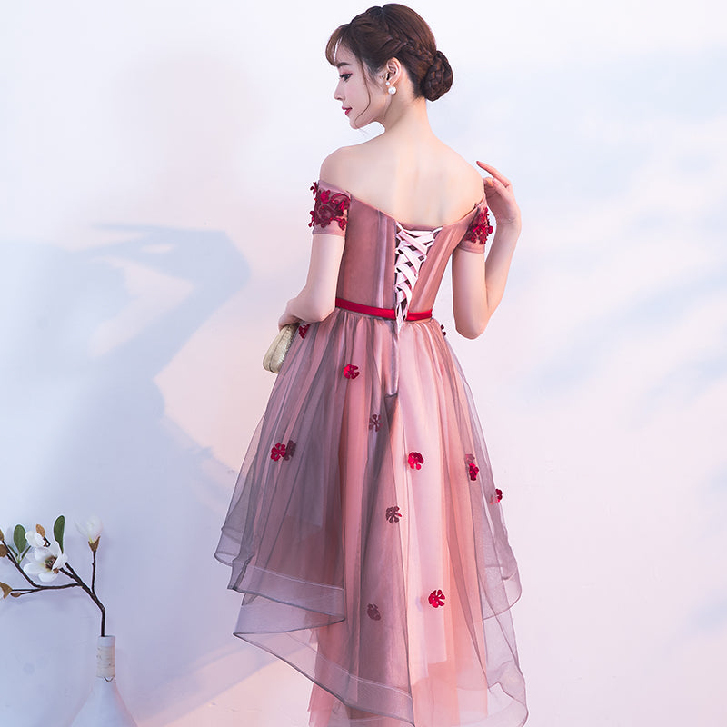 Vestido de fiesta de tul rosa con flores y corte alto bajo 