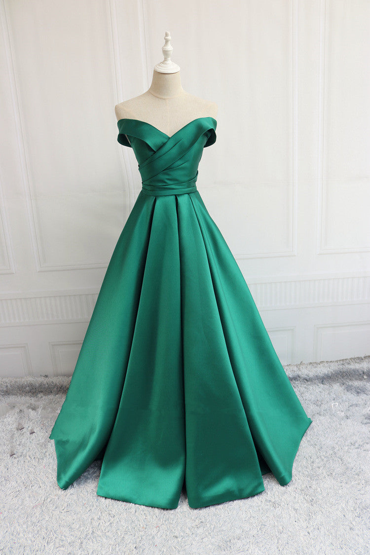 Vestido de noche largo de moda con hombros descubiertos en color verde 