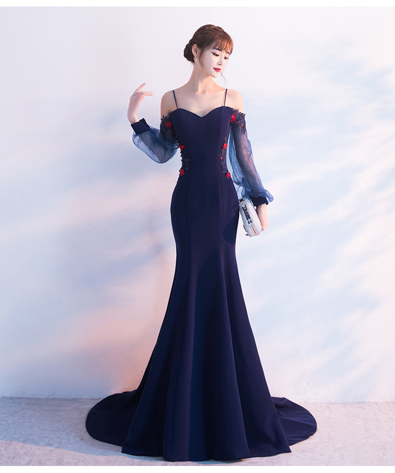 Vestido de noche azul marino de corte sirena con espalda en V y mangas abullonadas 