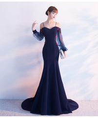 Vestido de noche azul marino de corte sirena con espalda en V y mangas abullonadas 
