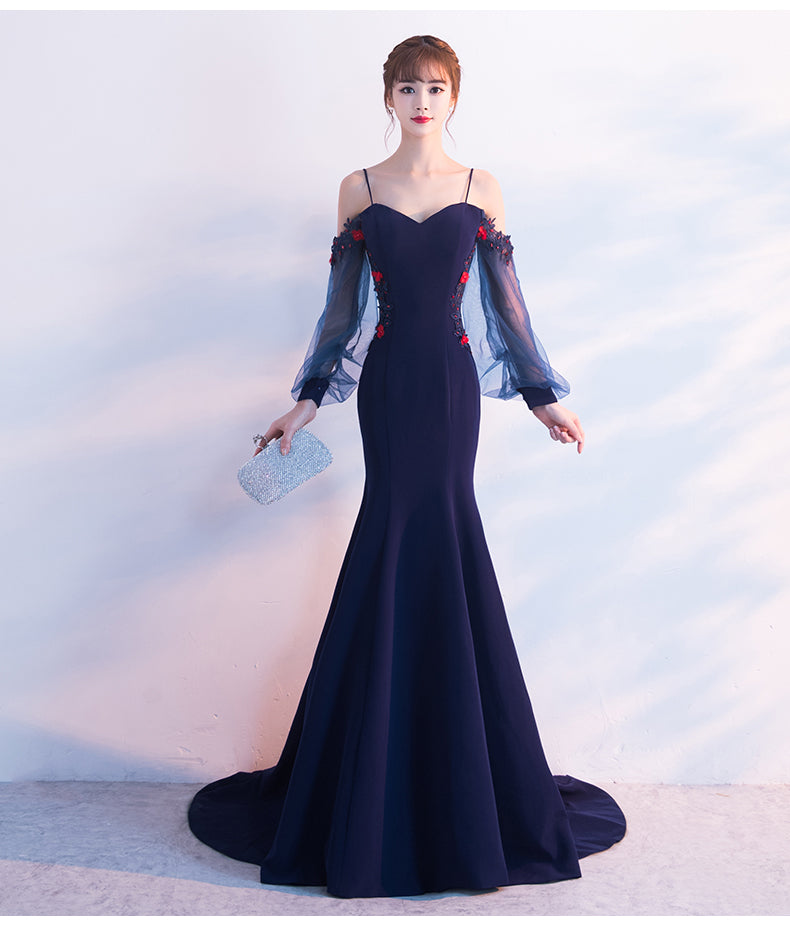 Vestido de noche azul marino de corte sirena con espalda en V y mangas abullonadas 