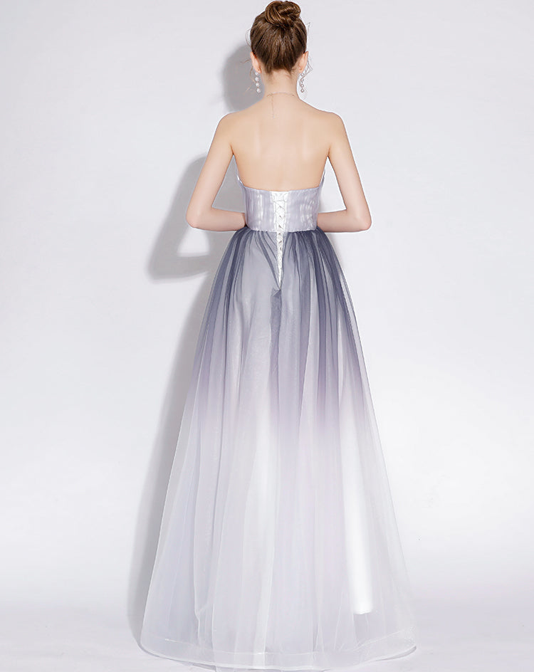 Hermoso vestido de fiesta largo de tul degradado con cuello halter y corte A 