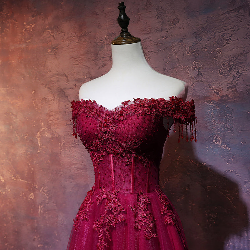 Hermoso vestido de fiesta largo de tul rojo vino con escote en forma de corazón 