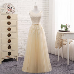 Precioso vestido de dama de honor de tul color champán claro 