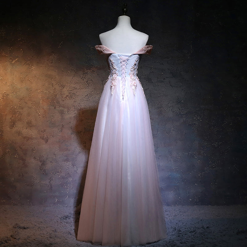 Hermoso vestido de fiesta rosa claro con escote en forma de corazón y hombros descubiertos 