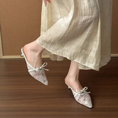The lady's sexy lace slippers