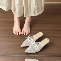 The lady's sexy lace slippers