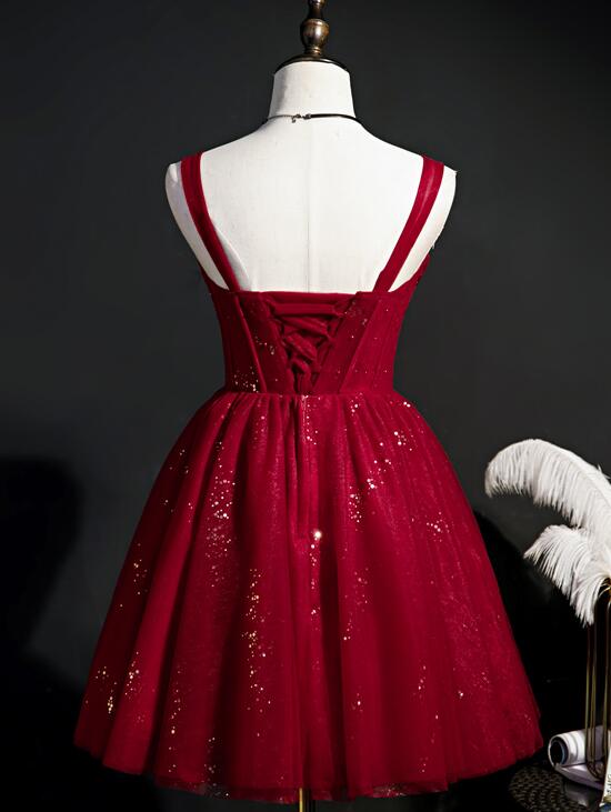 Vestido de fiesta corto de tul color rojo vino con tirantes finos 