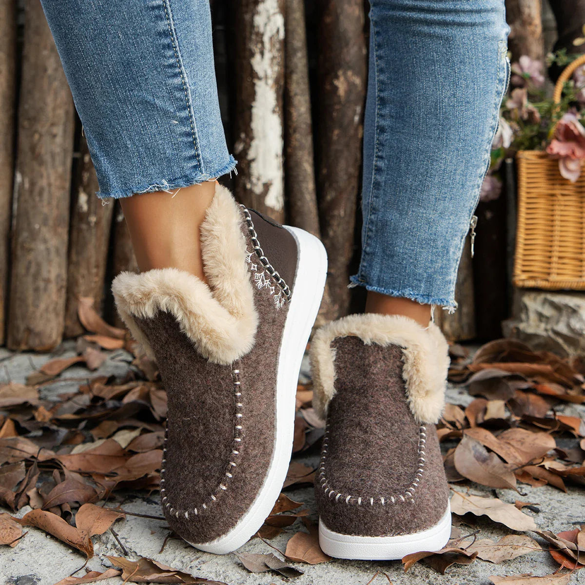 Suede Lace-Up Snow Boots Lace-up Woman Warm Fur Plush Lady Casual Ankle Boots Female Chunky Sneaker