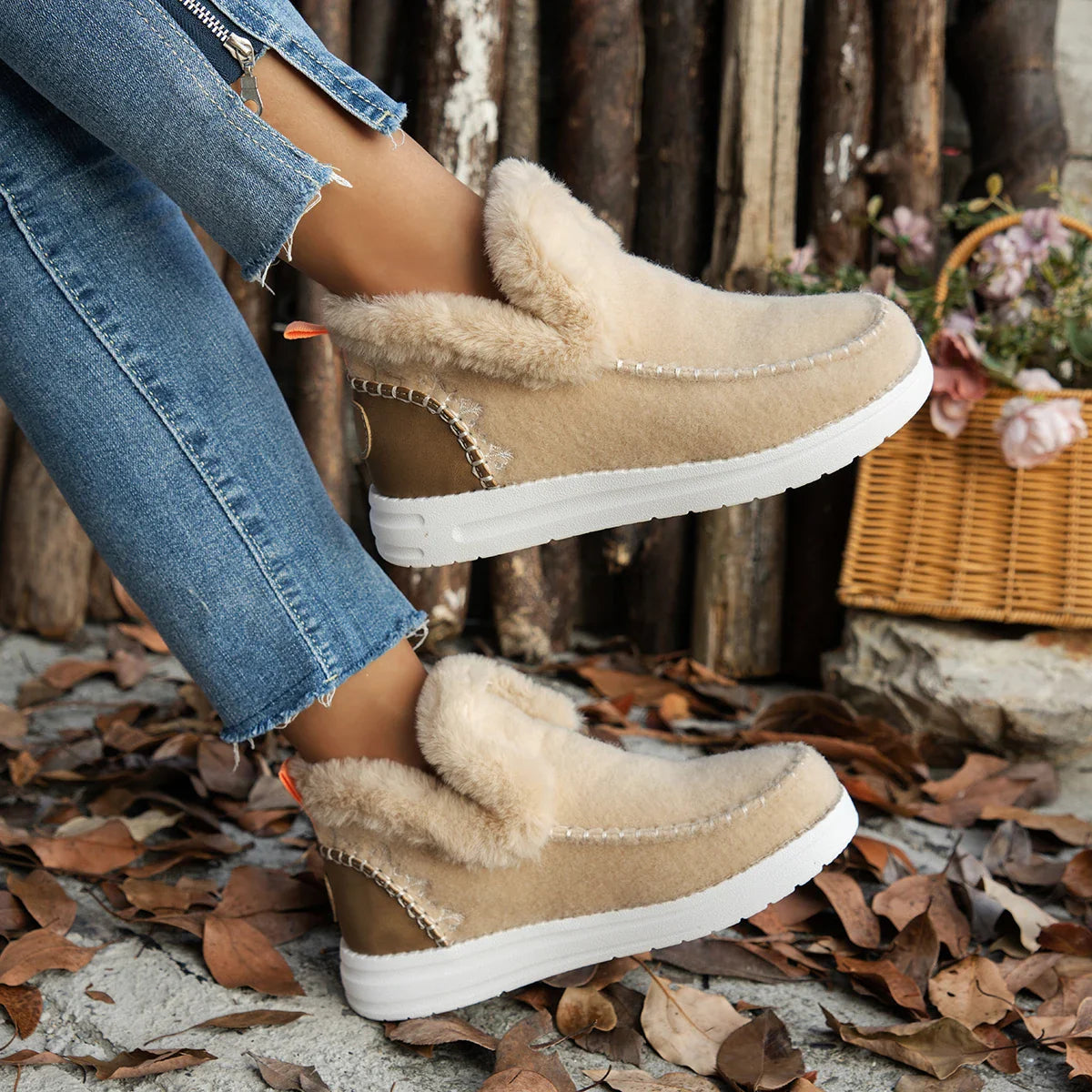 Suede Lace-Up Snow Boots Lace-up Woman Warm Fur Plush Lady Casual Ankle Boots Female Chunky Sneaker