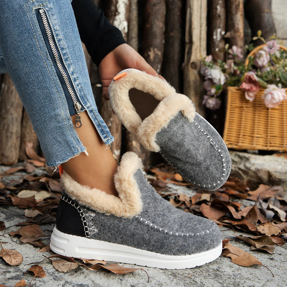 Suede Lace-Up Snow Boots Lace-up Woman Warm Fur Plush Lady Casual Ankle Boots Female Chunky Sneaker