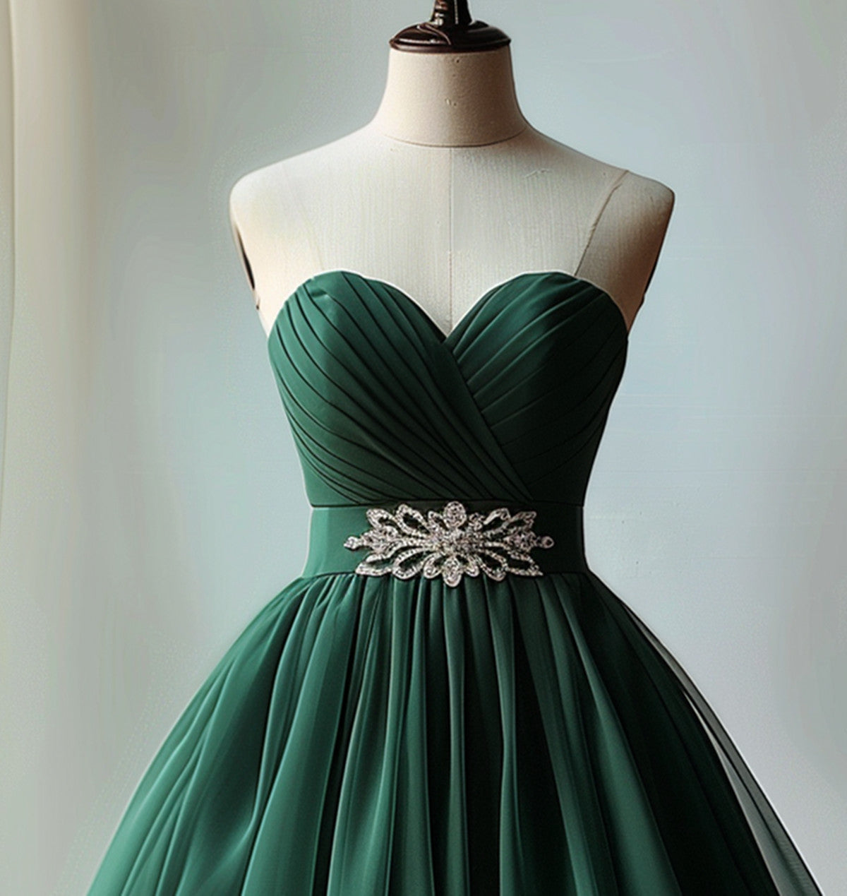 Vestido de fiesta de gasa con cuentas verde oscuro y escote corazón 