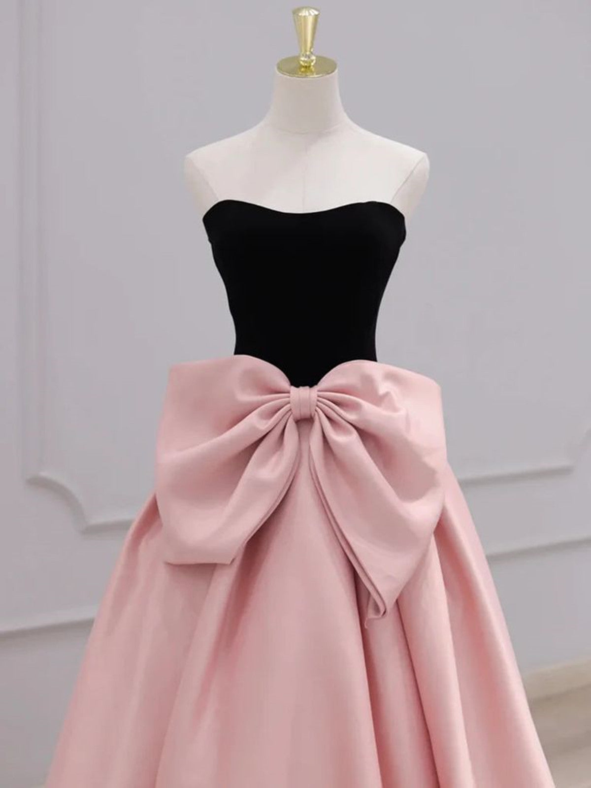 Pink and Black Scoop A-line Prom Dress with Bow