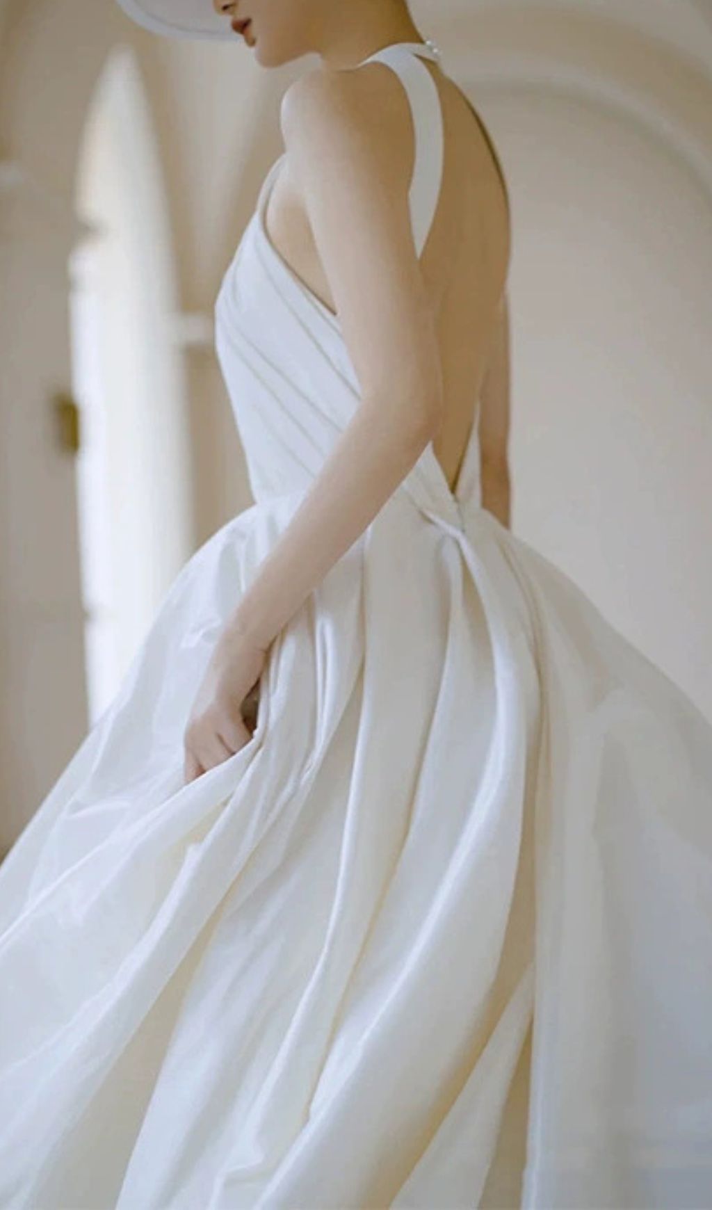 Jalia Modern Halter Backless Wedding Dress