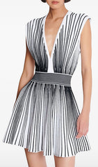 Funda Chic Geometric Stripe Sleeveless V-Neck Mini Dress
