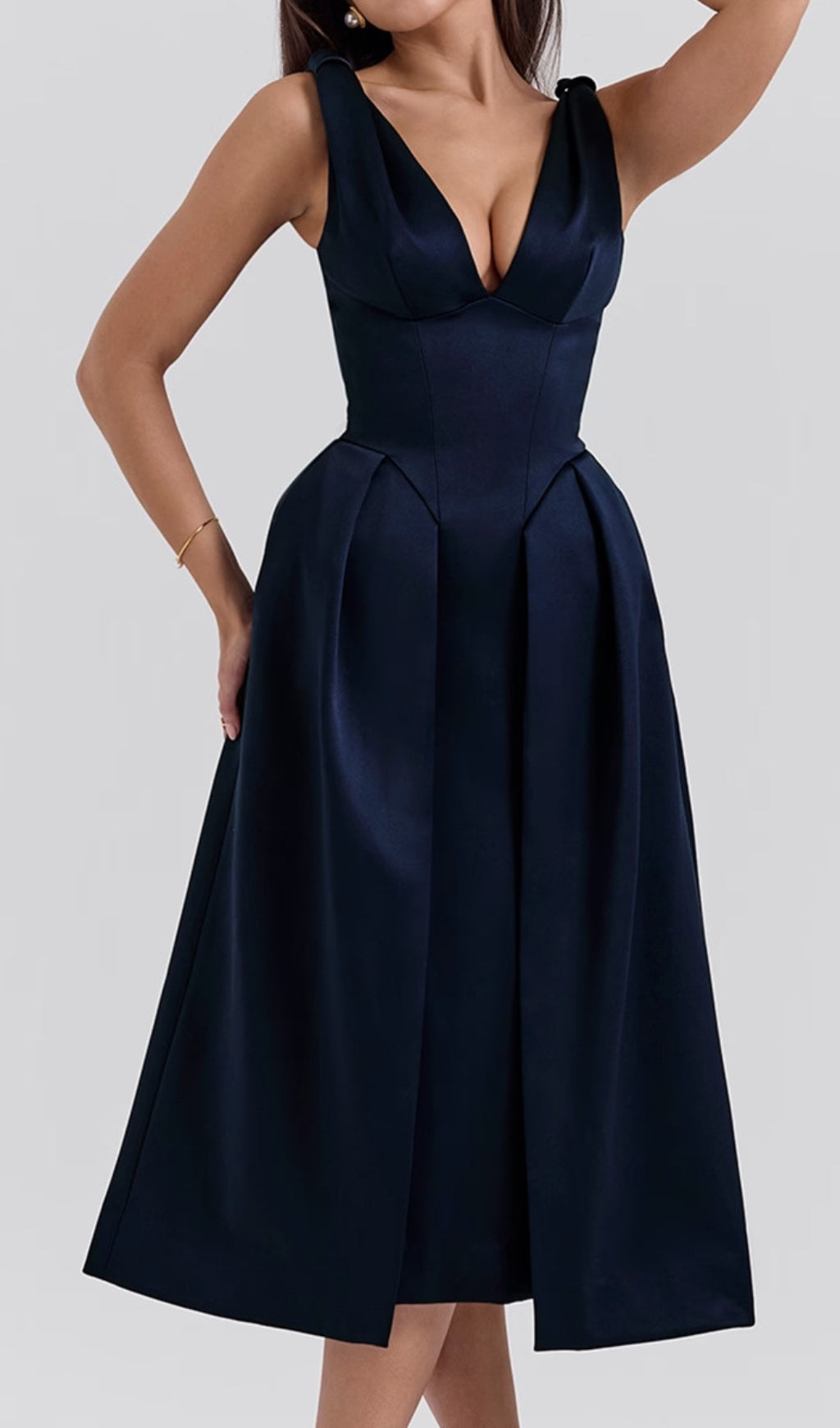 Dilanne Elegant Navy V-Neck Midi Dress