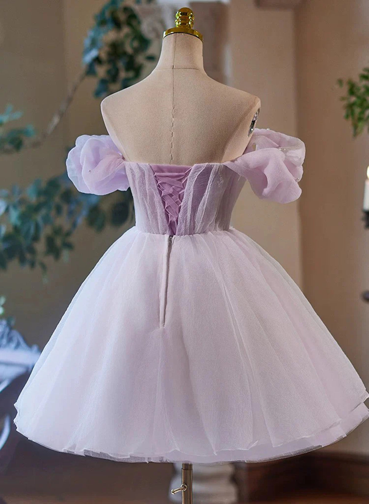 Lindo vestido de fiesta corto de tul lavanda con encaje 