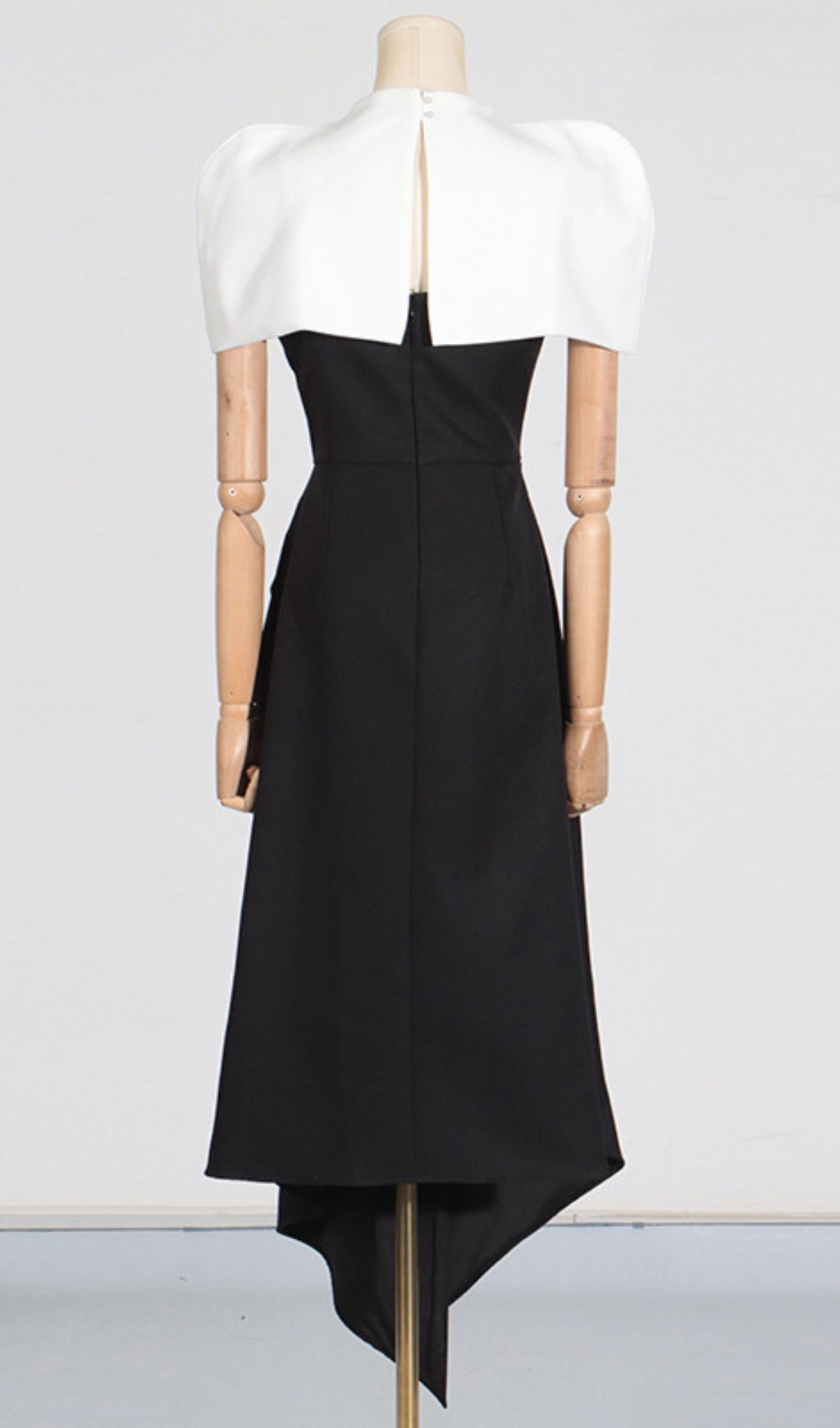 Carlen Two-Tone Elegance
