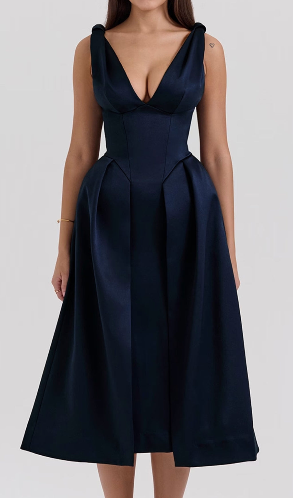 Dilanne Elegant Navy V-Neck Midi Dress