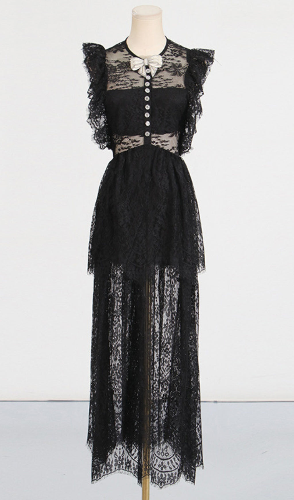 Elegant Tiered Lace Maxi Dress with Diamant Bow & Ruffled Sleeves