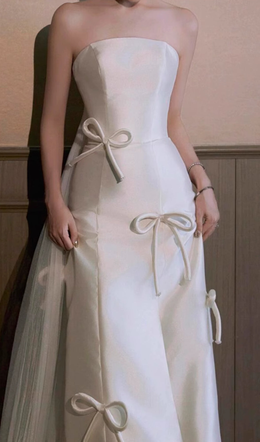 Chynna Elegant White Strapless Bow Wedding Dress