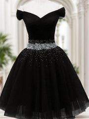 Vestido de fiesta de tul con hombros descubiertos y cuentas negras 