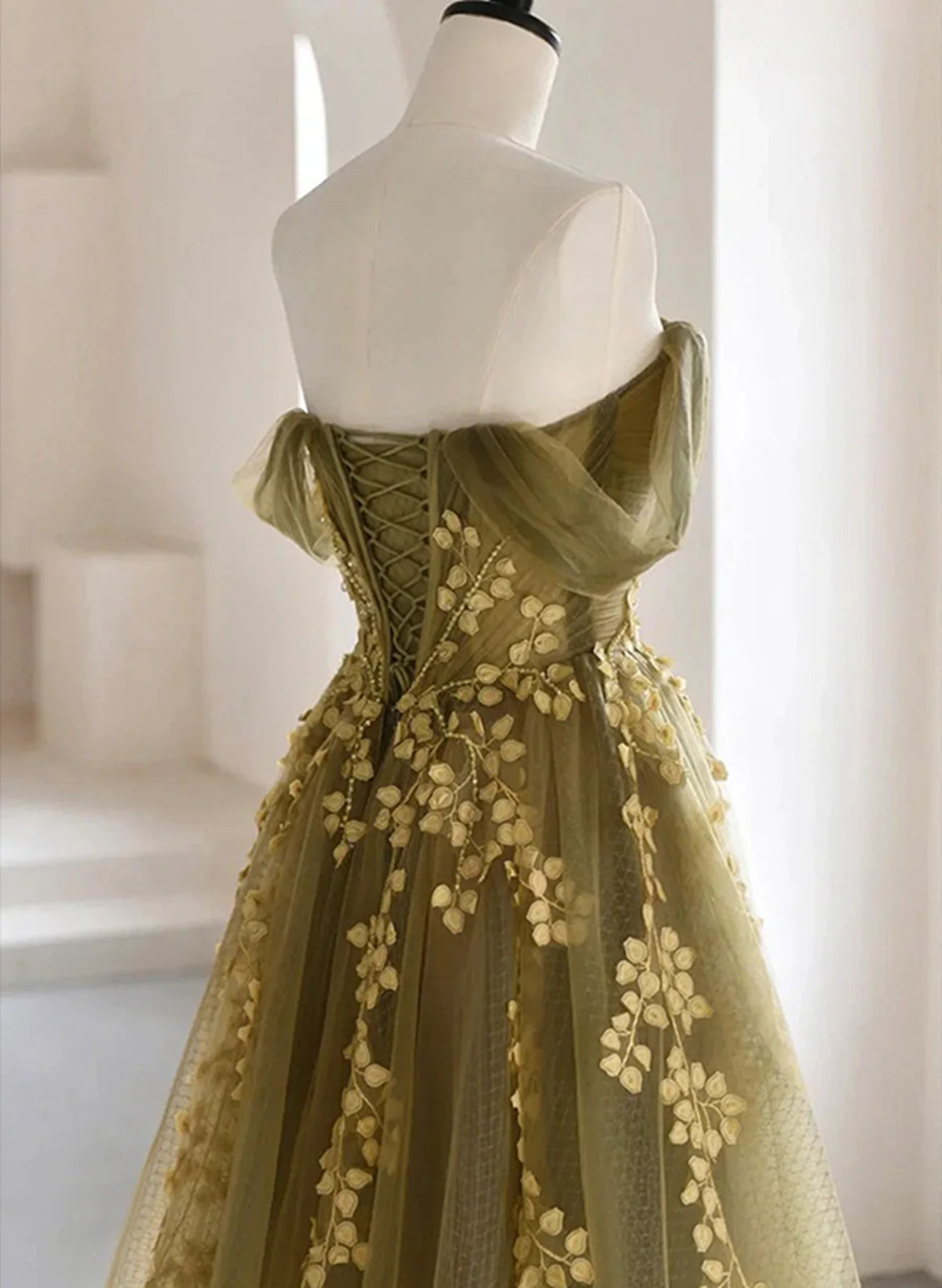 Vestido de fiesta de tul con encaje y hombros descubiertos en forma de A 