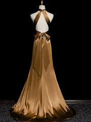 Precioso vestido de fiesta de satén suave con cuello halter y corte A 