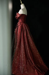 Vestido formal de satén negro y rojo vino con hombros descubiertos 