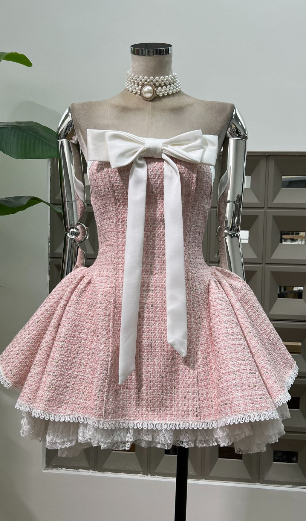 Chic Pink Tweed Strapless Mini Dress