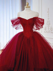 Vestido formal largo de tul rojo vino con escote en forma de corazón y cuentas 