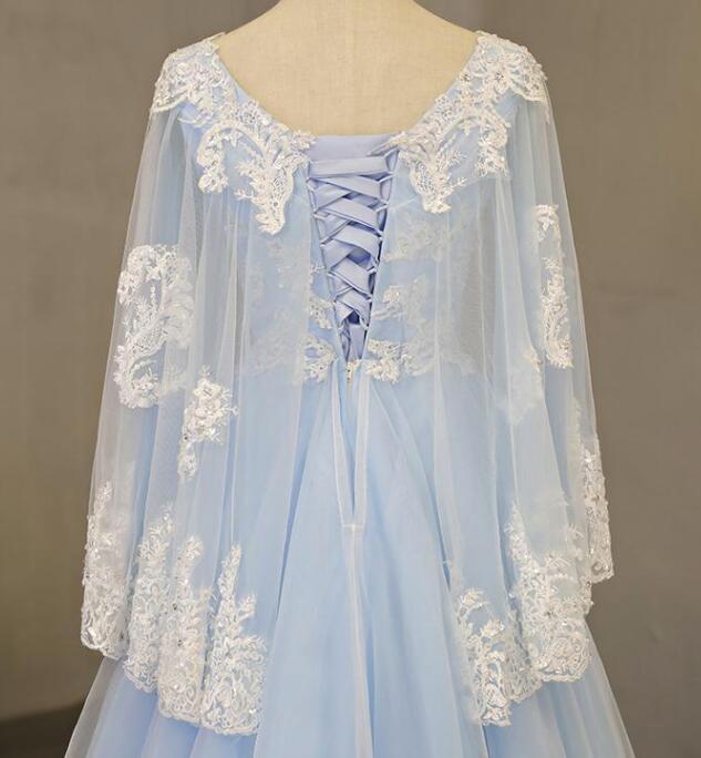 Encantador vestido de fiesta largo de tul azul claro con escote en V 