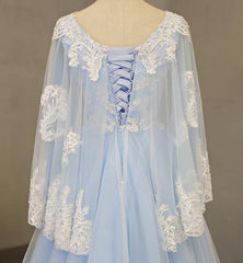 Encantador vestido de fiesta largo de tul azul claro con escote en V 