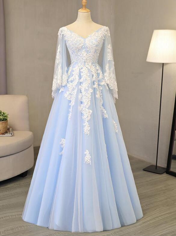 Encantador vestido de fiesta largo de tul azul claro con escote en V 