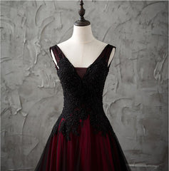 Vestido de fiesta encantador sin mangas con apliques de encaje negro y rojo y cuentas 