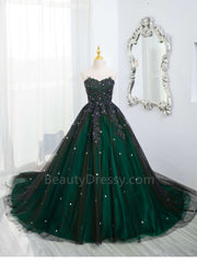 Hermoso vestido de fiesta de tul negro y verde para dulces 16 con capa 