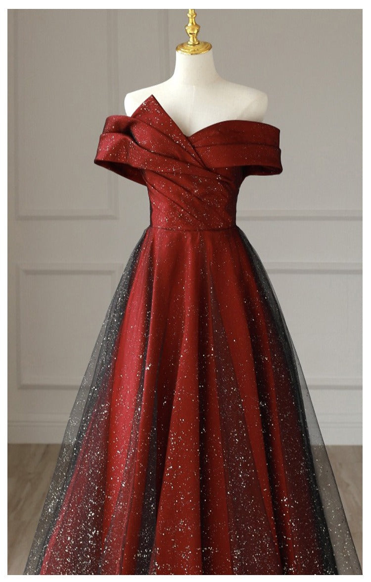 Vestido de fiesta largo de satén rojo con tul negro 