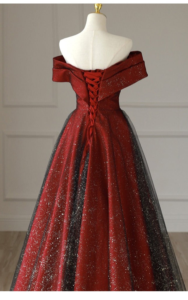Vestido de fiesta largo de satén rojo con tul negro 