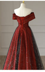 Vestido de fiesta largo de satén rojo con tul negro 