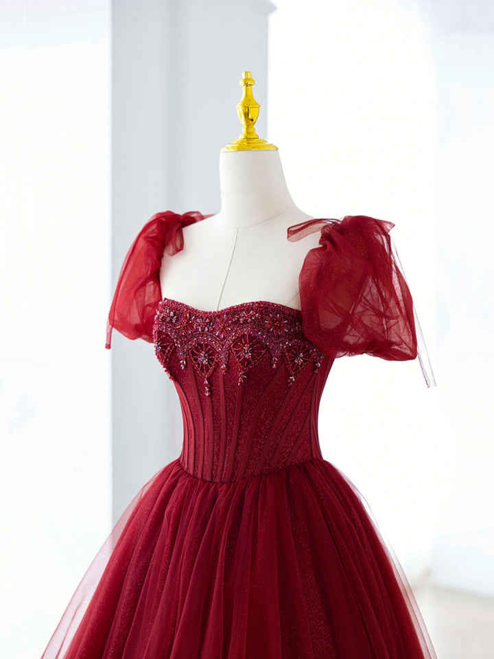 Vestido de fiesta largo con cuentas y mangas cortas en color rojo vino 
