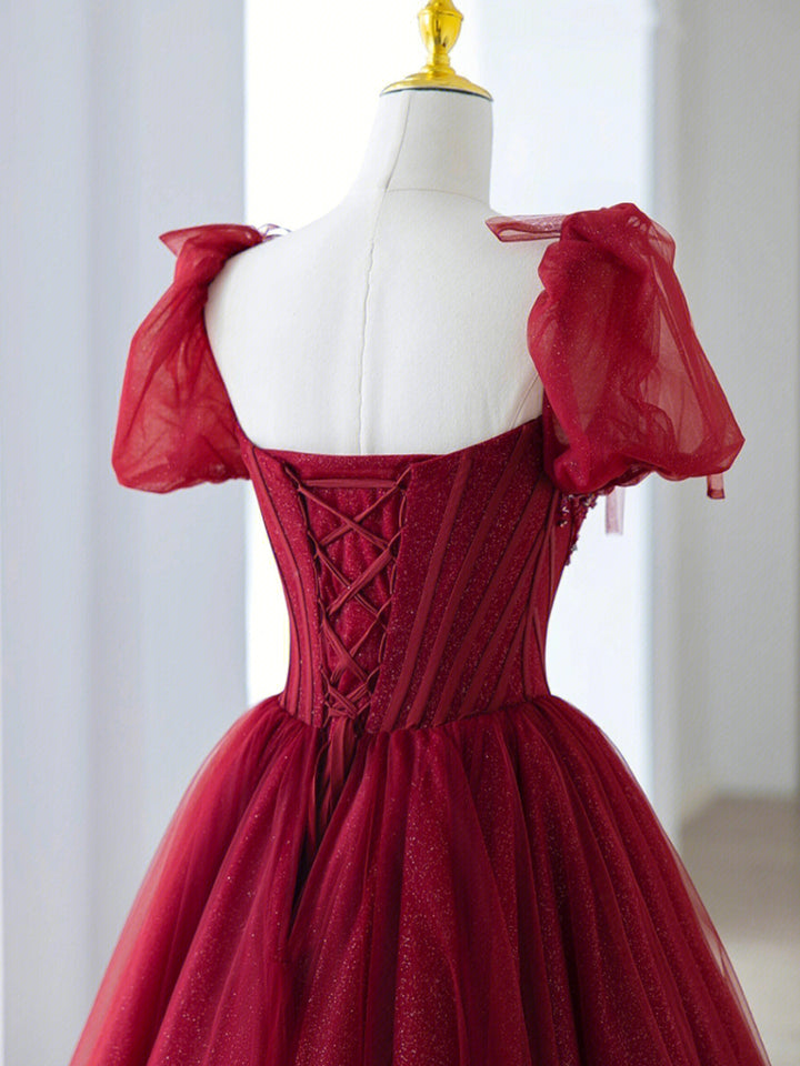 Vestido de fiesta largo con cuentas y mangas cortas en color rojo vino 