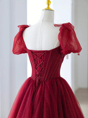 Vestido de fiesta largo con cuentas y mangas cortas en color rojo vino 