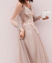Vestido formal de tul con mangas largas en rosa claro 